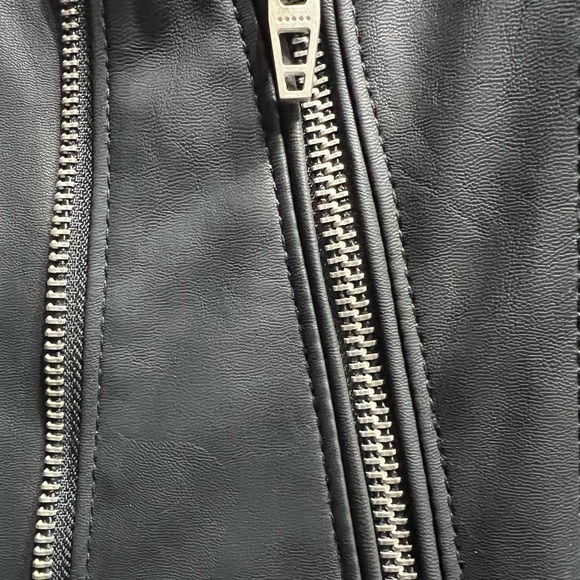 Blank NYC Black Vegan Leather Moto Jacket, Ribbed Inner Sleeves NWT - Picture 5 of 6